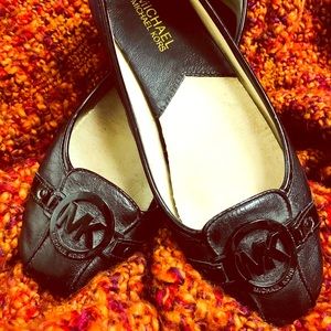 MK Classic black flats